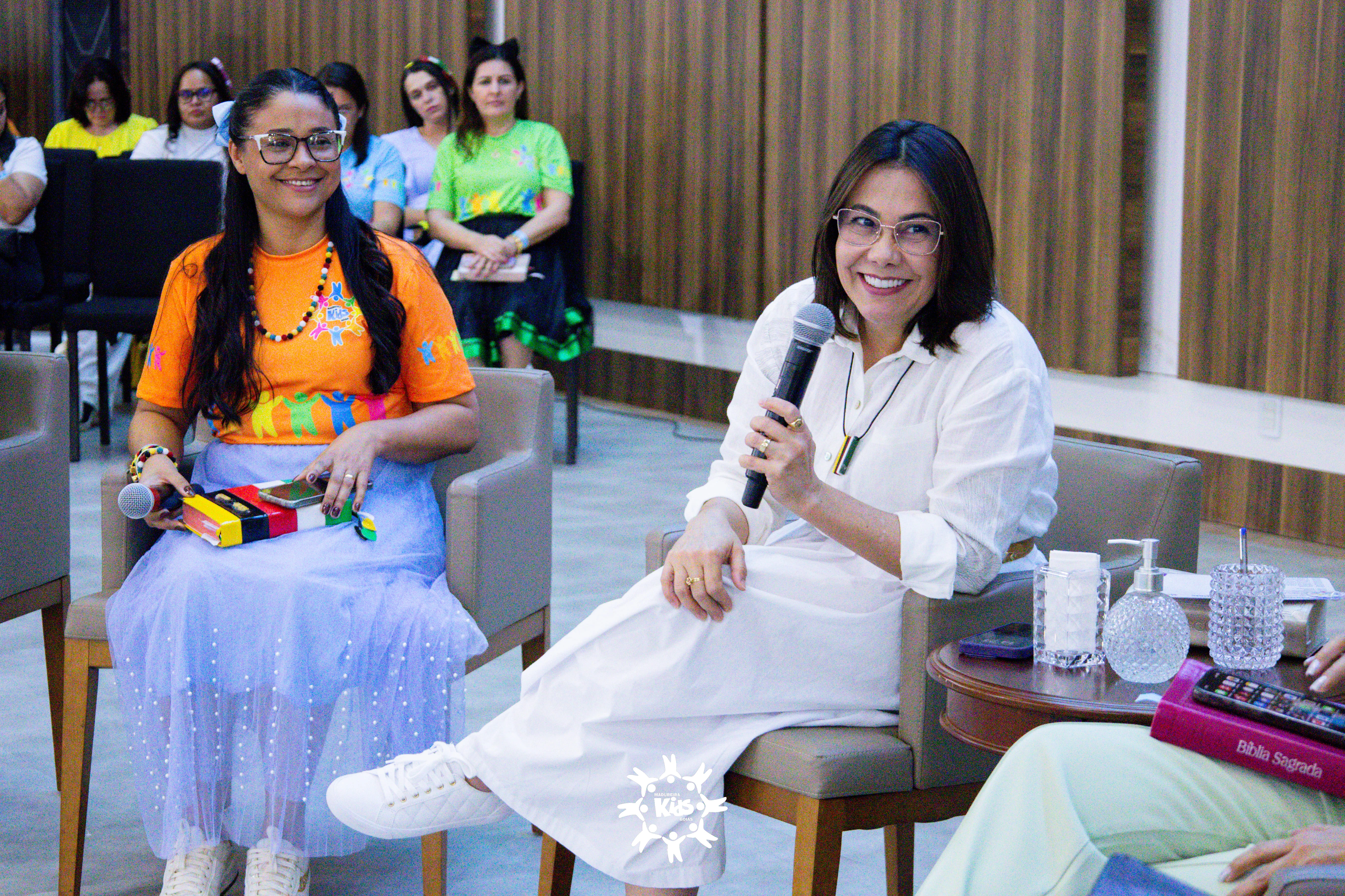 Crianças na conferência